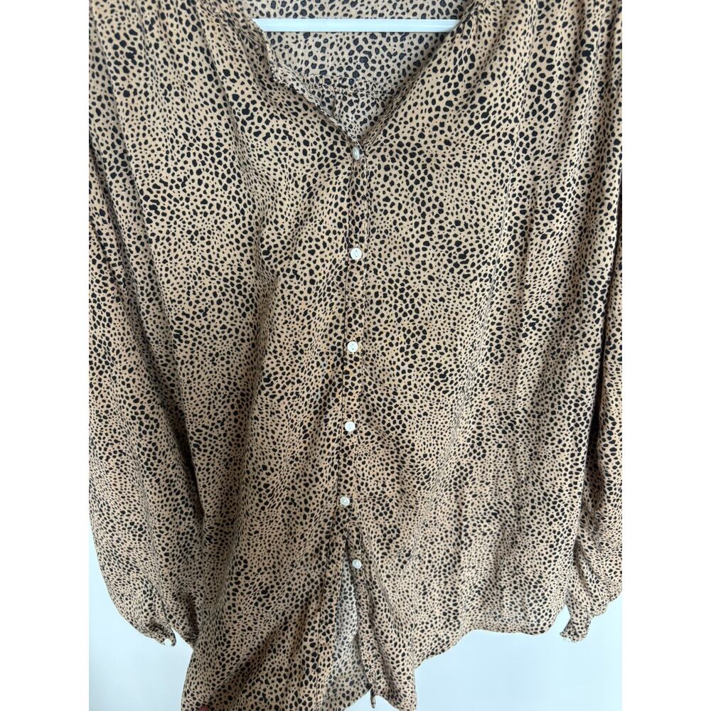 Old Navy Oversized Printed Button-Front Blouse Size L Animal Print Long Sleeve - Picture 3 of 9